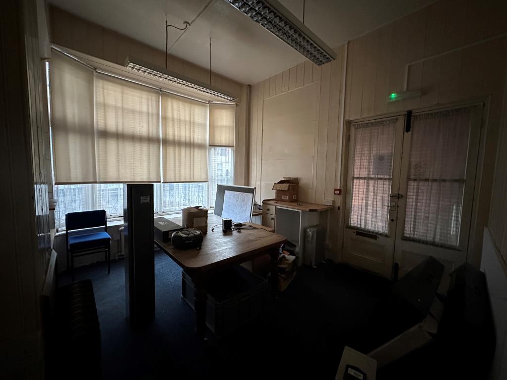 Lot: 37 - SUBSTANTIAL MIXED USE BUILDING WITH POTENTIAL - 10 Tower Road GF Office